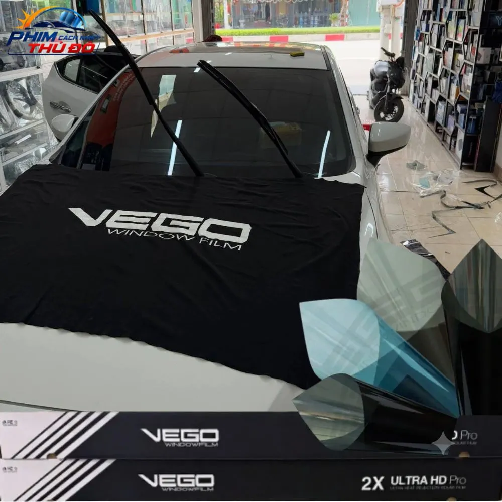 Dán phim cách nhiệt Vego Malaysia cho Mitsubishi Outlander (Gói VIP: Kính lái Top 70 Pro + Kính sườn & Hậu Top 20 Pro)